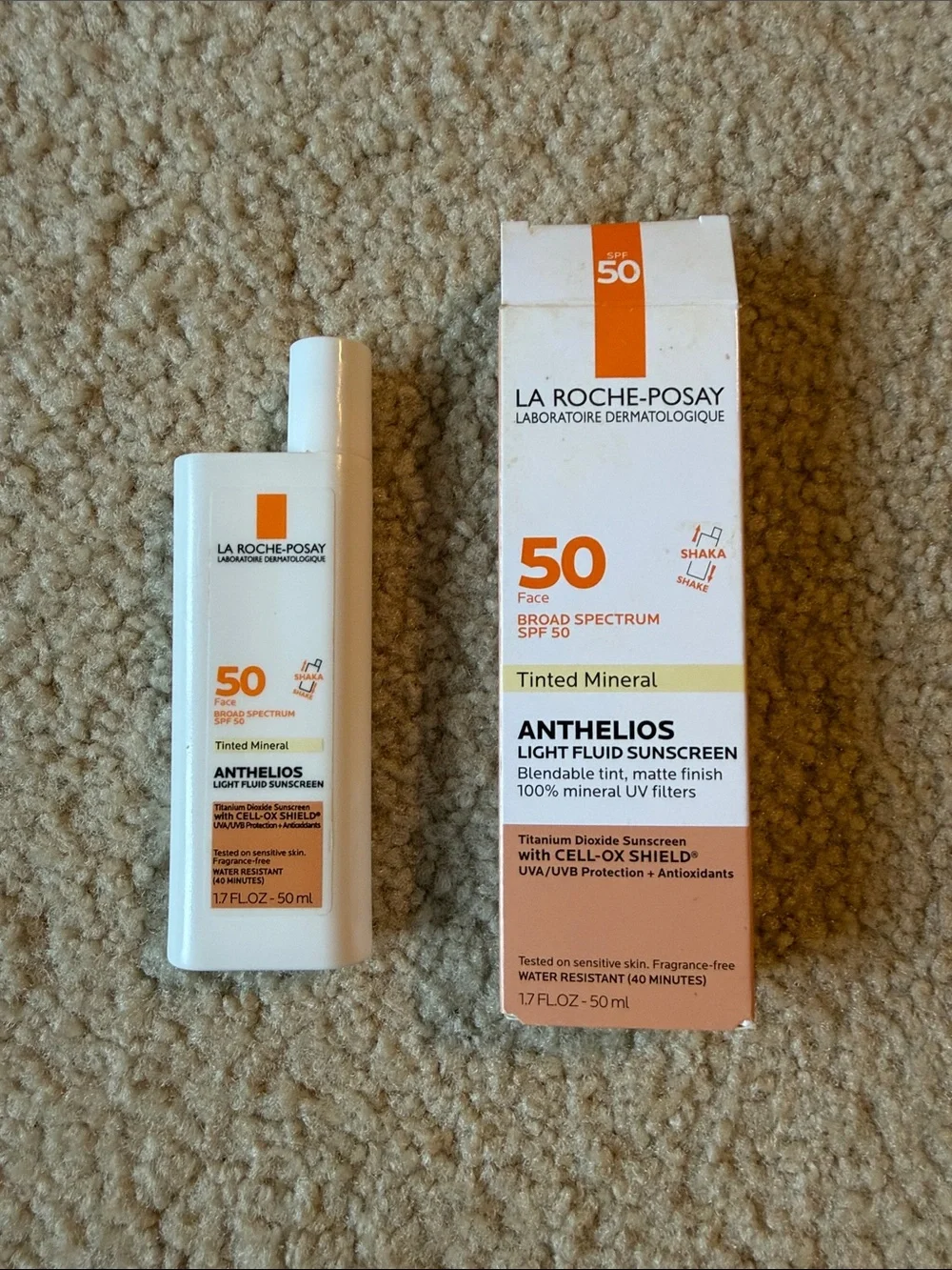 LA ROCHE-POSAY Anthelios Tinted Mineral SPF 50 Light Fluid Sunscreen - Tinted - Picture 1 of 2